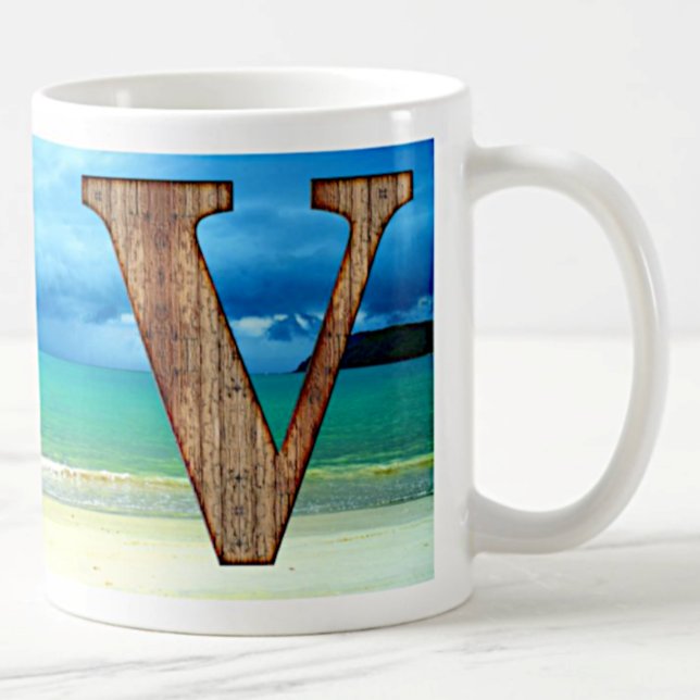 Ursprungligt monogram trä Brev V strandkuvert Kaffemugg (Skapare uppladdad)
