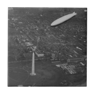Us-airshipen "USS Los Angeles" ZR3 som flyger öve Kakelplatta