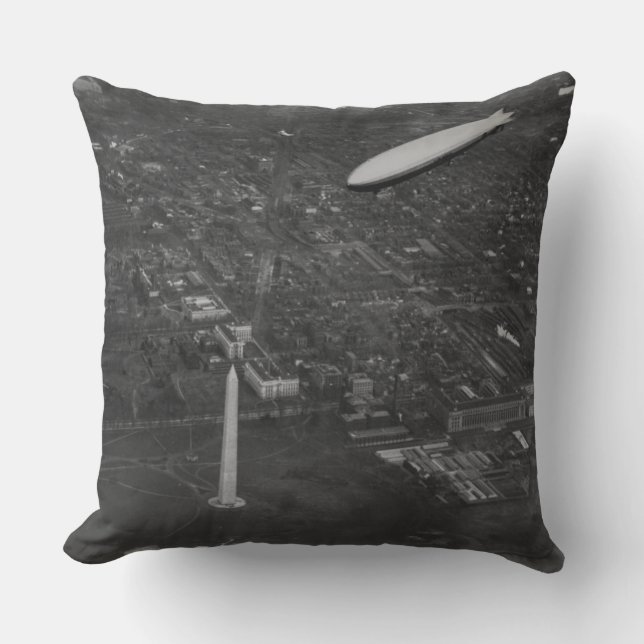 Us-airshipen "USS Los Angeles" ZR3 som flyger över Kudde (Framsida)