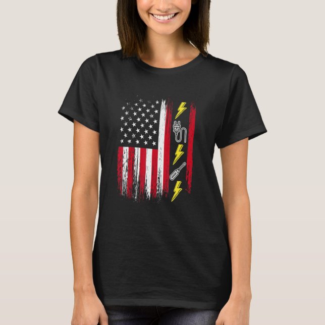 US American Flag  Electricity  Electrician Lineman T Shirt (Framsida)