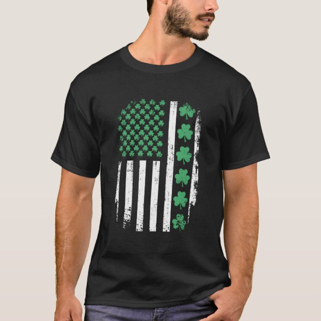Us American Flag With Shamrocks For St Patricks Da T Shirt (Framsida)