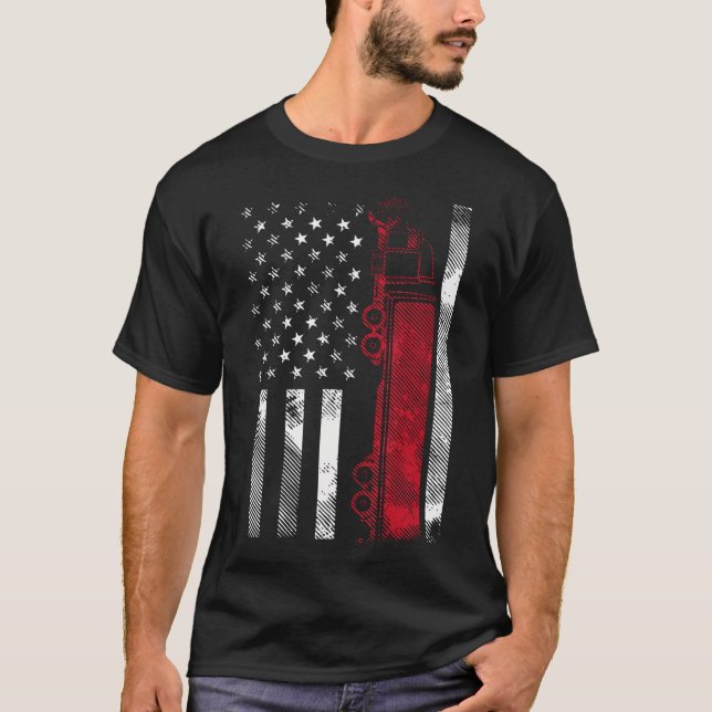 US American Flagga Semi Lastbil Driver 18 Wheeler  T Shirt (Framsida)