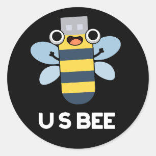 US Bee Funny USB Technical Pun Mörk BG Runt Klistermärke