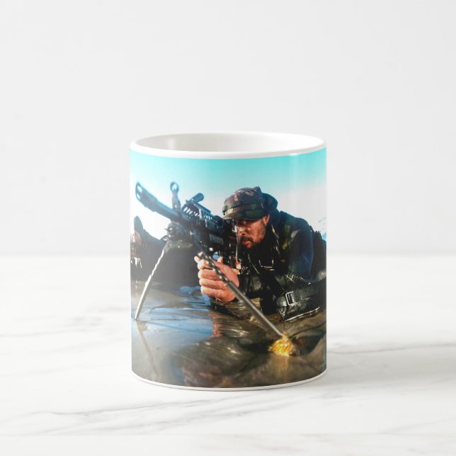 US COMBAT PERSONNEL KAFFEMUGG (Center)