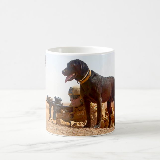 US COMBAT PERSONNEL KAFFEMUGG (Center)