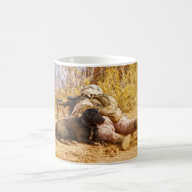 US COMBAT PERSONNEL KAFFEMUGG (Center)