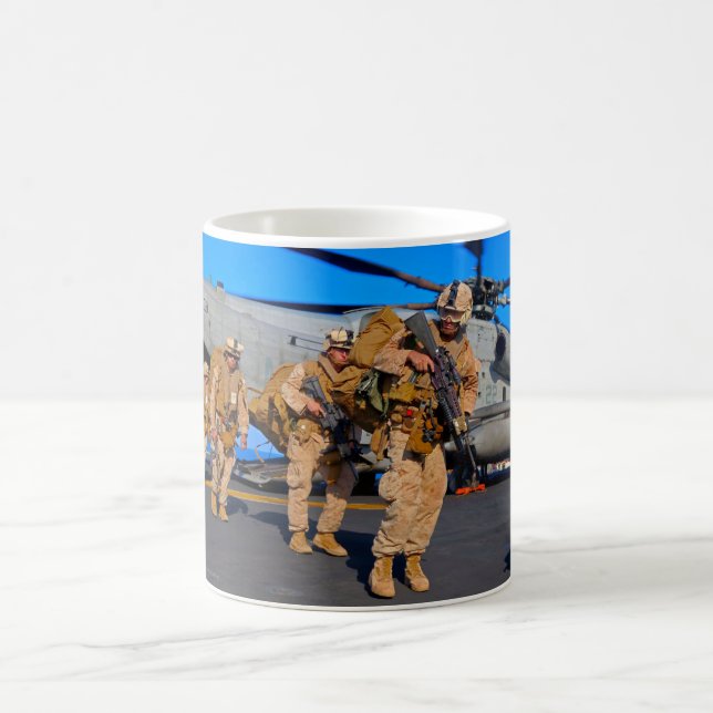 US COMBAT PERSONNEL KAFFEMUGG (Center)