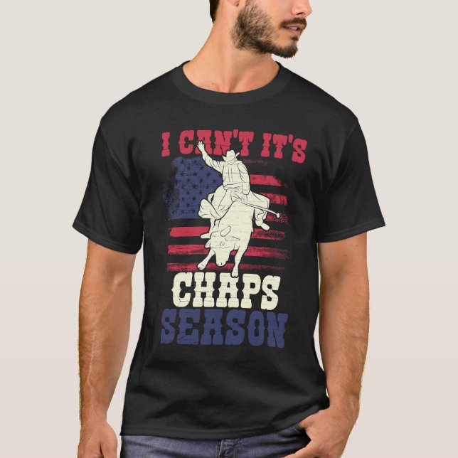 Us Flagga Bull Riding Chaps Season T Shirt (Framsida)