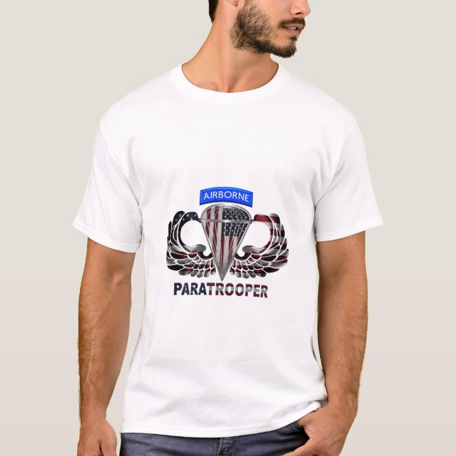 US Flagga With Airborne Vingar and Paratrooperors T Shirt (Framsida)