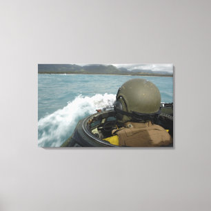 Us-flotta som kör ett amphibious anfallfordon canvastryck