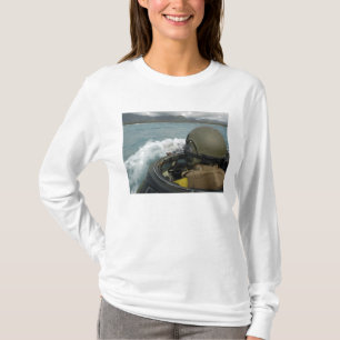 Us-flotta som kör ett amphibious anfallfordon tee shirt
