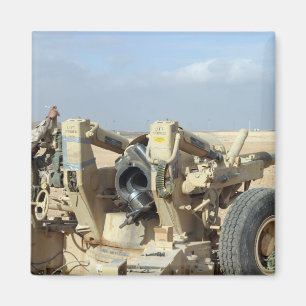 Us-flottor förbereder sig att avfyra en howitzer magnet