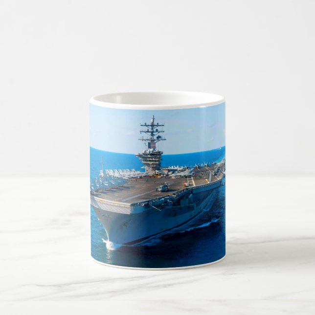 US LUFTFARTYG - CVN-69 Mugg (Center)