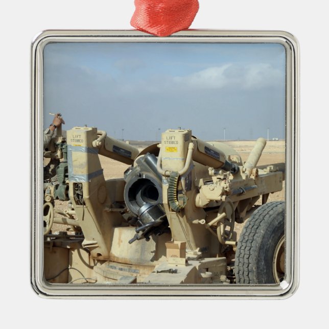 US Marines förbereder sig för att avfyra en howitz Julgransprydnad Metall (Framsidan)