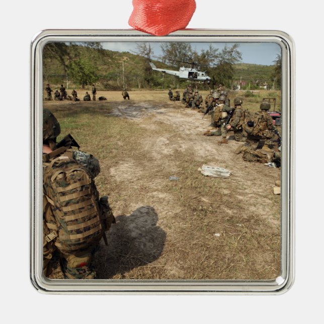 US Marines ger säkerhet som UH-1N Julgransprydnad Metall (Framsidan)