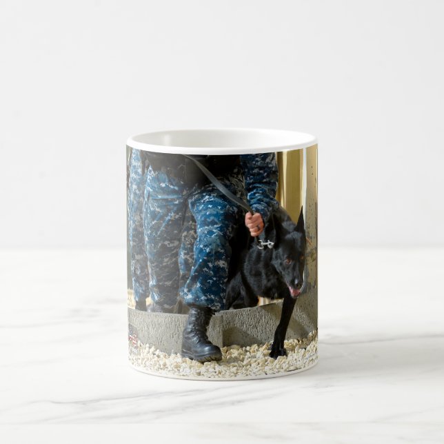 US MILITÄRA ARBETSTAGARE HUND KAFFEMUGG (Center)