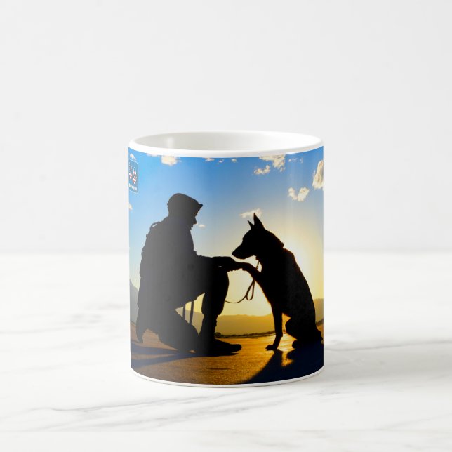 US MILITÄRA ARBETSTAGARE HUND KAFFEMUGG (Center)