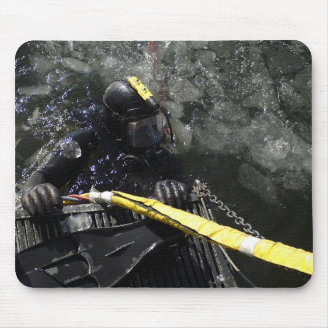 US Navy Diver får redo att starta sin disk Musmatta (Framsidan)