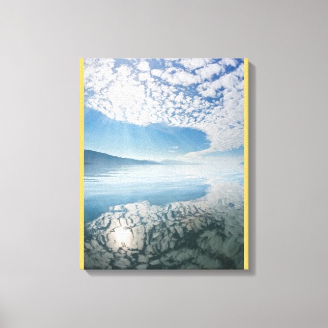 USA, Alaska, Freshwater Bay. Moln som speglas Canvastryck (Framsida)