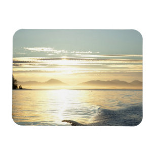 USA, Alaska, sydost nära Ketchikan, solnedgång. Magnet
