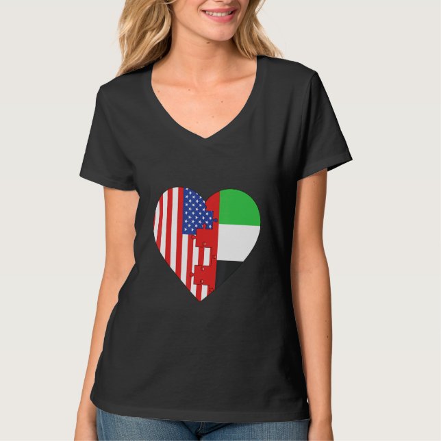 USA and Arab Emirates Flags Heart T Shirt (Framsida)