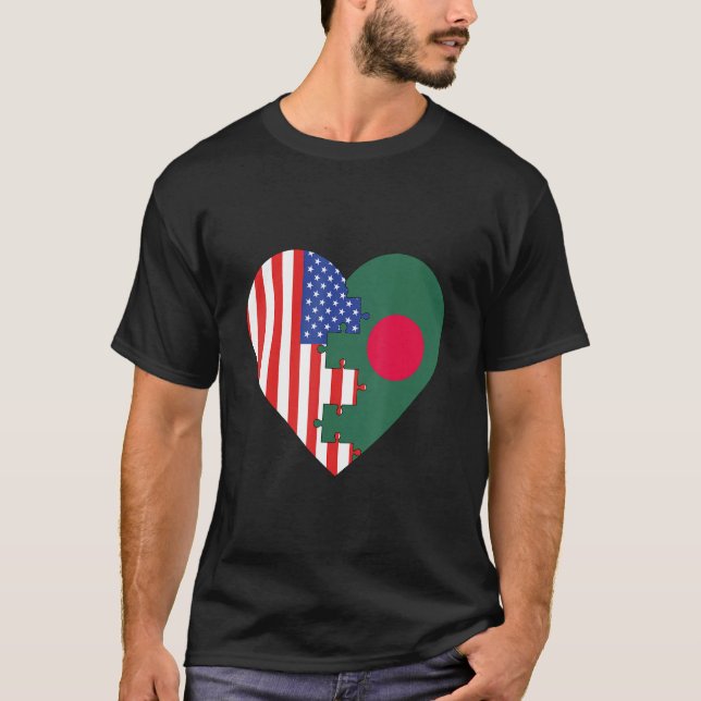 USA and Bangladesh Flags Heart T Shirt (Framsida)