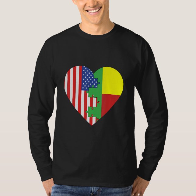 USA and Benin Flags Heart T Shirt (Framsida)