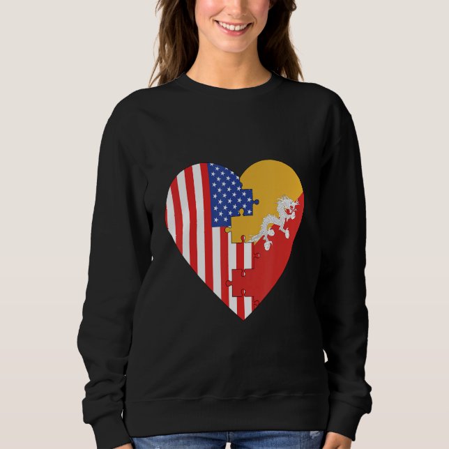 USA and Bhutan Flags Heart T Shirt (Framsida)