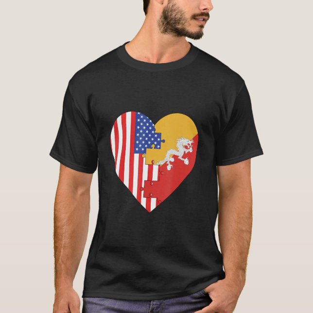 USA and Bhutan Flags Heart T Shirt (Framsida)