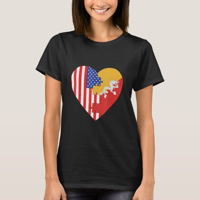 USA and Bhutan Flags Heart T Shirt (Framsida)