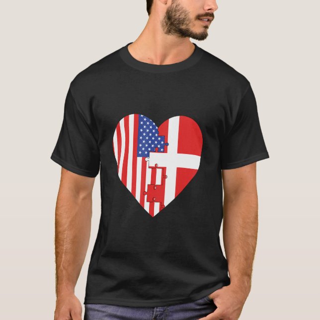 USA and Denmark Flags Heart T Shirt (Framsida)