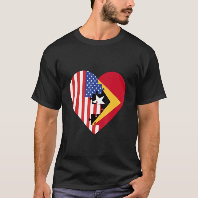 USA and East Timor Flags Heart T Shirt (Framsida)