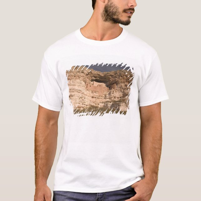 USA, Arizona, Camp Verde: Montezuma Castle T-shirt (Framsida)