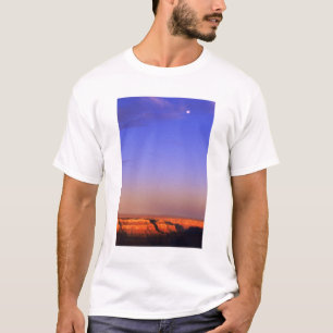 USA, Arizona, Grand Canyon NP. Måne på himlen när T Shirt