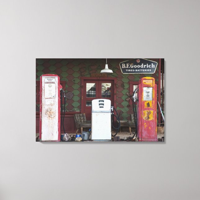 USA, Arizona. Klorid Ghost Town, old gas Canvastryck (Framsida)