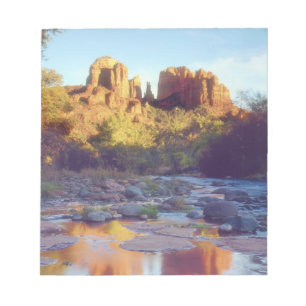 USA, Arizona, Sedona. Cathedral Rock reflekterande Anteckningsblock