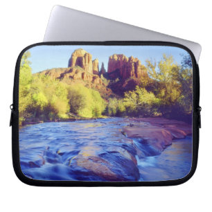 USA, Arizona, Sedona. Cathedral Rock reflekterar 2 Laptop Fodral