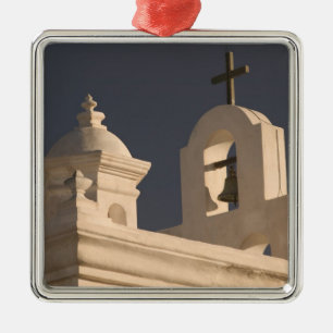 USA, Arizona, Tucson: Mission San Xavier del Bac Julgransprydnad Metall
