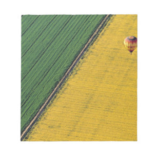 USA, Arizona, Val Vista. Varm luftballonger svävar Anteckningsblock