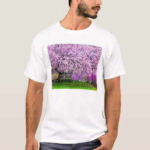 USA, Delaware, Wilmington. Träbänk under T Shirt
