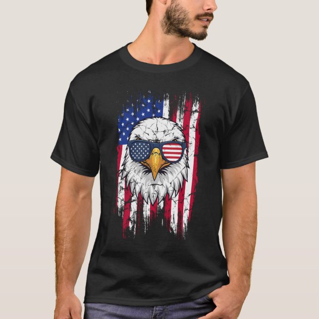 USA Flag And American Bald Eagle Grunge T Shirt (Framsida)