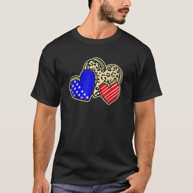 USA Flag Heart 4th Of July Leopard Patriotic Red W T Shirt (Framsida)