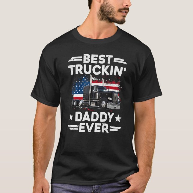 USA Flag Semi Truck Driver  Best Truckin Daddy Eve T Shirt (Framsida)