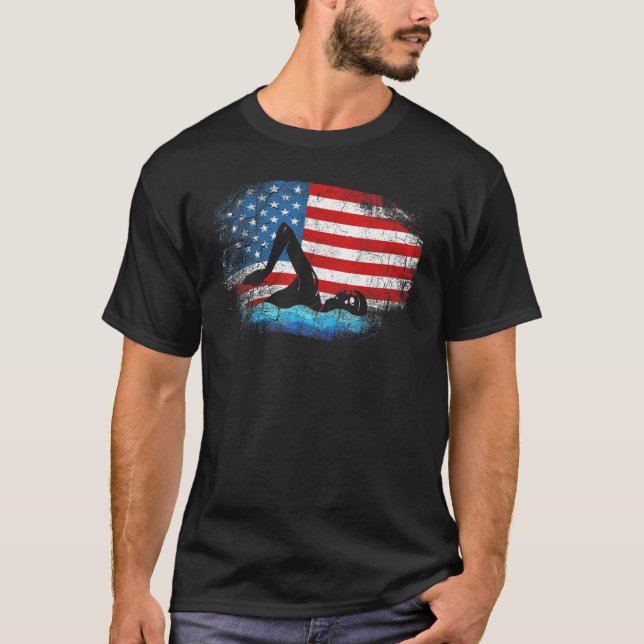 USA Flag Swimmer Swimming Sport Athlete Swim Swimm T Shirt (Framsida)