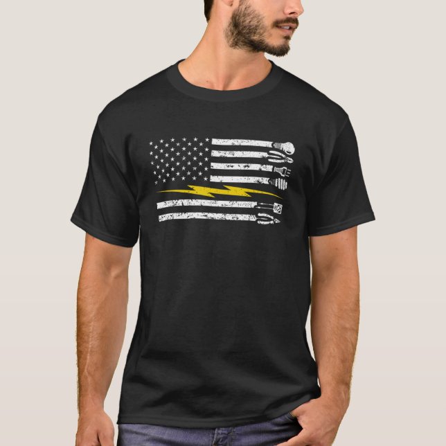USA flagga elnätskabel med linemärke för eldrift T Shirt (Framsida)
