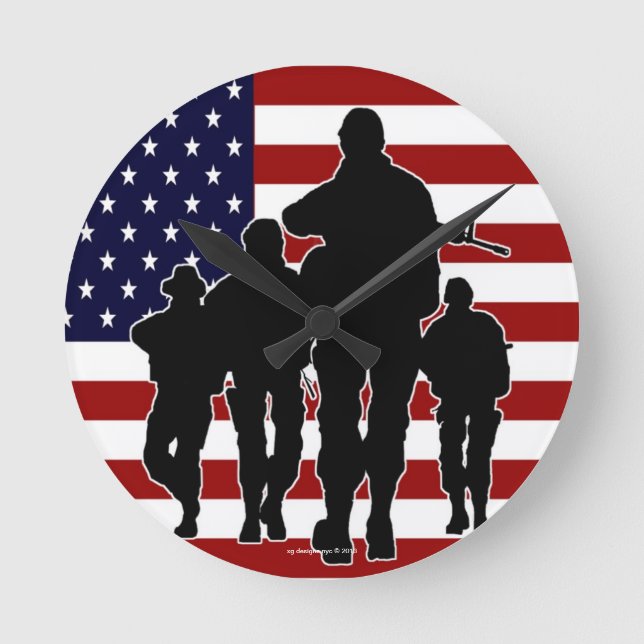 USA flagga Marching Soldiers Silhouette Wall Clock Rund Klocka (Framsida)