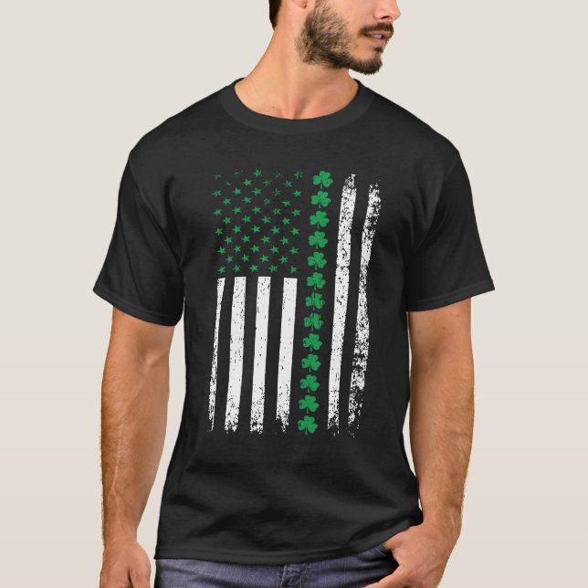 USA flagga med Shamrocks St. Patrick Dag Design T Shirt (Framsida)