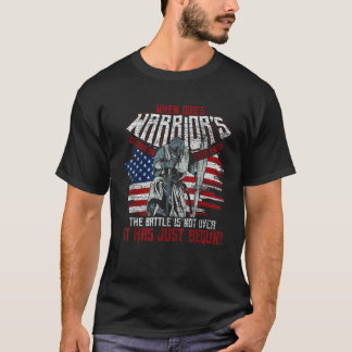 USA flagga när gudarna hamnar på sina knänor T Shirt