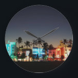 USA, Florida, Miami Beach, Ocean Drive, Art Deco Stor Klocka<br><div class="desc">Walter Bikow/DanitaDelimont.com USA,  Nordamerika,  Florida</div>