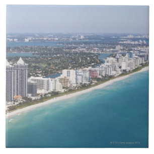 USA Florida, Miami, Cityscape med stranden Kakelplatta